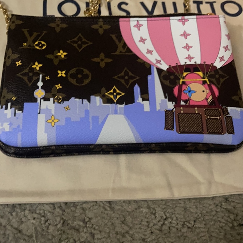 ❌TRADED Louis Vuitton Limited Edition Cross Body❌ - Picture 12 of 13